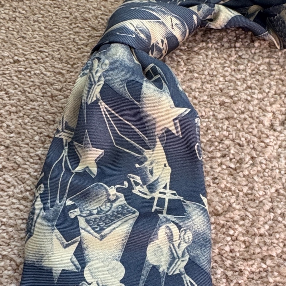 Paramount Pictures Silk Elegant Patterned Navy and Beige Tie Made in Italy - Picture 4 of 7